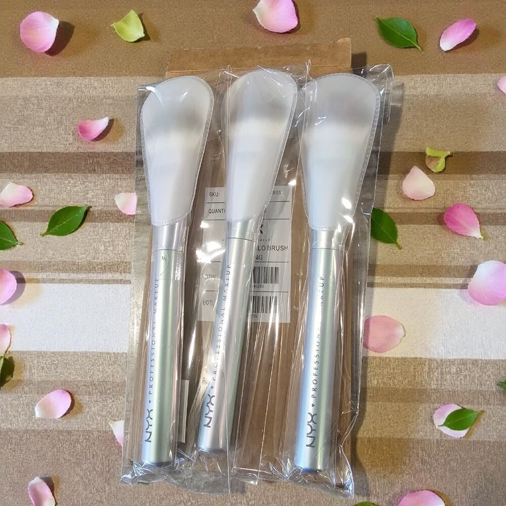 3x NYX PROFESSIONAL MAKEUP Holographic Halo Micro Highlighting Brush HHSB07